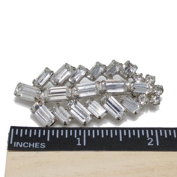 Vintage Clear Rhinestones Leaf Brooch, Rhodium Plated, 1960s Jewelry, 2 1/4" - Picture 8 of 10